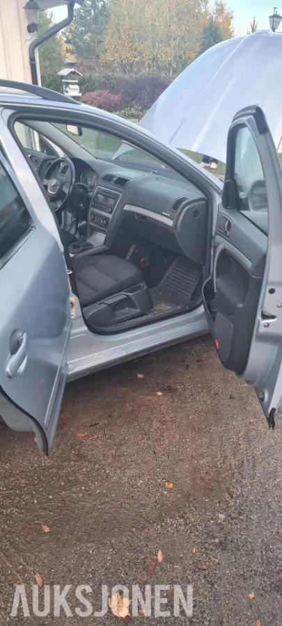 2011 Skoda Octavia 1.6 Diesel 105hk Cruisekontroll, Kupevarmer S+V Dekk