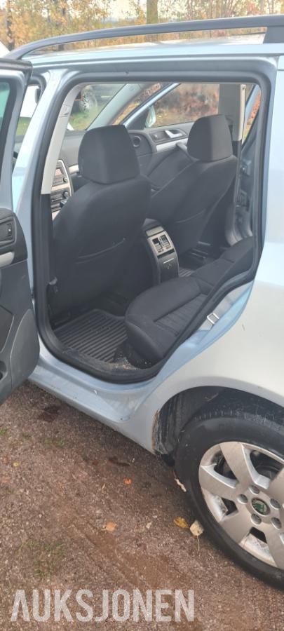 2011 Skoda Octavia 1.6 Diesel 105hk Cruisekontroll, Kupevarmer S+V Dekk