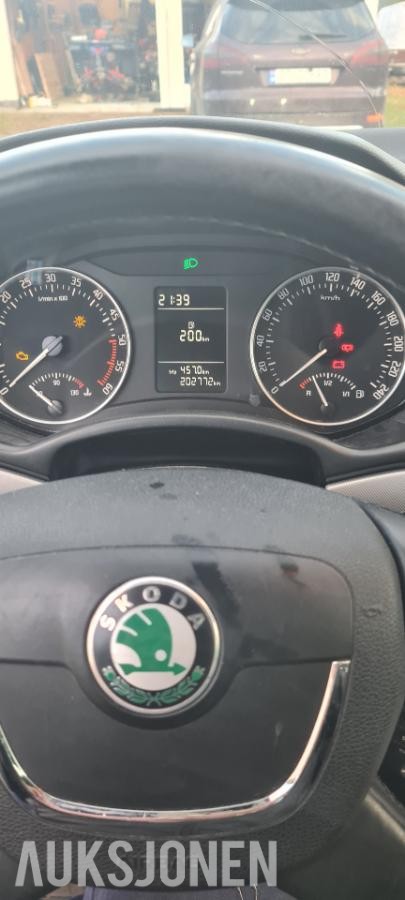 2011 Skoda Octavia 1.6 Diesel 105hk Cruisekontroll, Kupevarmer S+V Dekk
