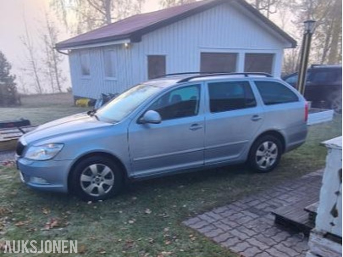 2011 Skoda Octavia 1.6 Diesel 105hk Cruisekontroll, Kupevarmer S+V Dekk