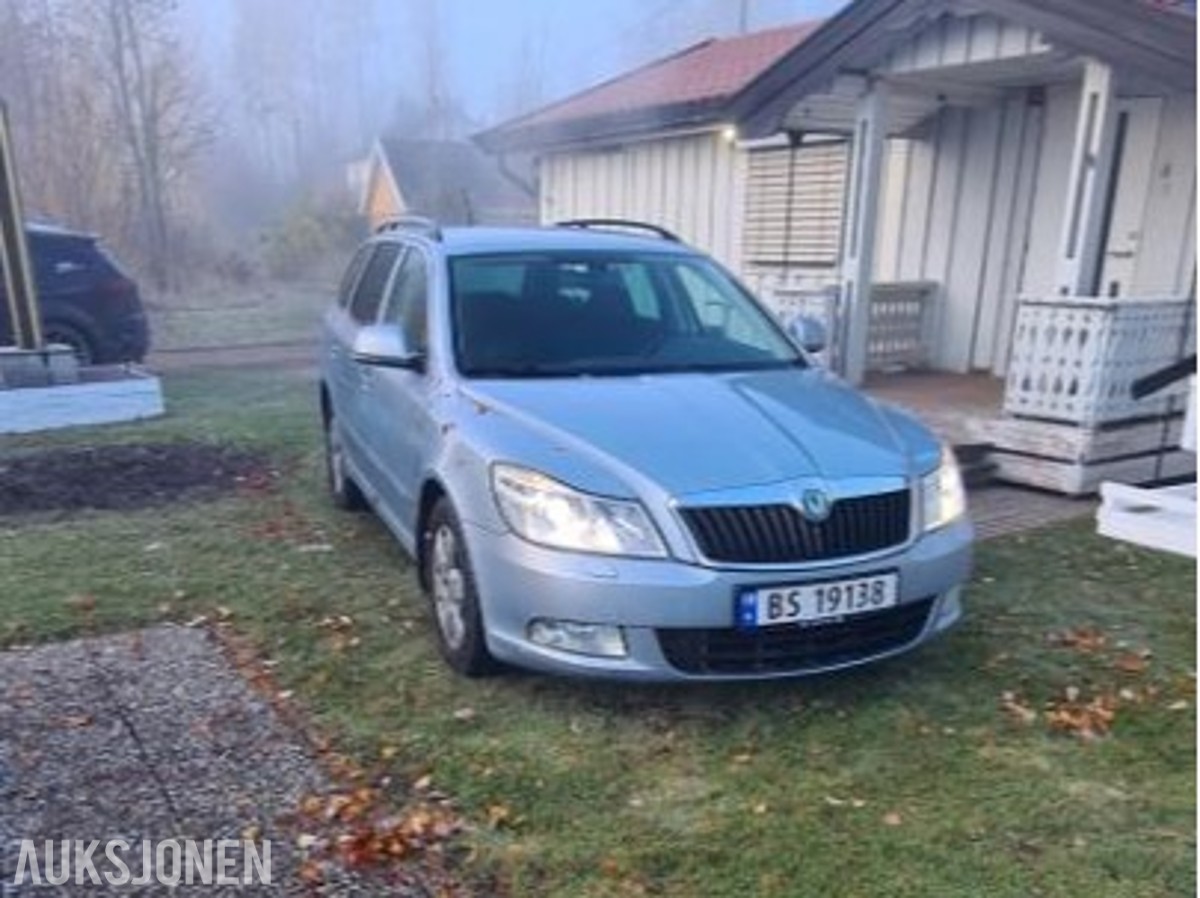 2011 Skoda Octavia 1.6 Diesel 105hk Cruisekontroll, Kupevarmer S+V Dekk