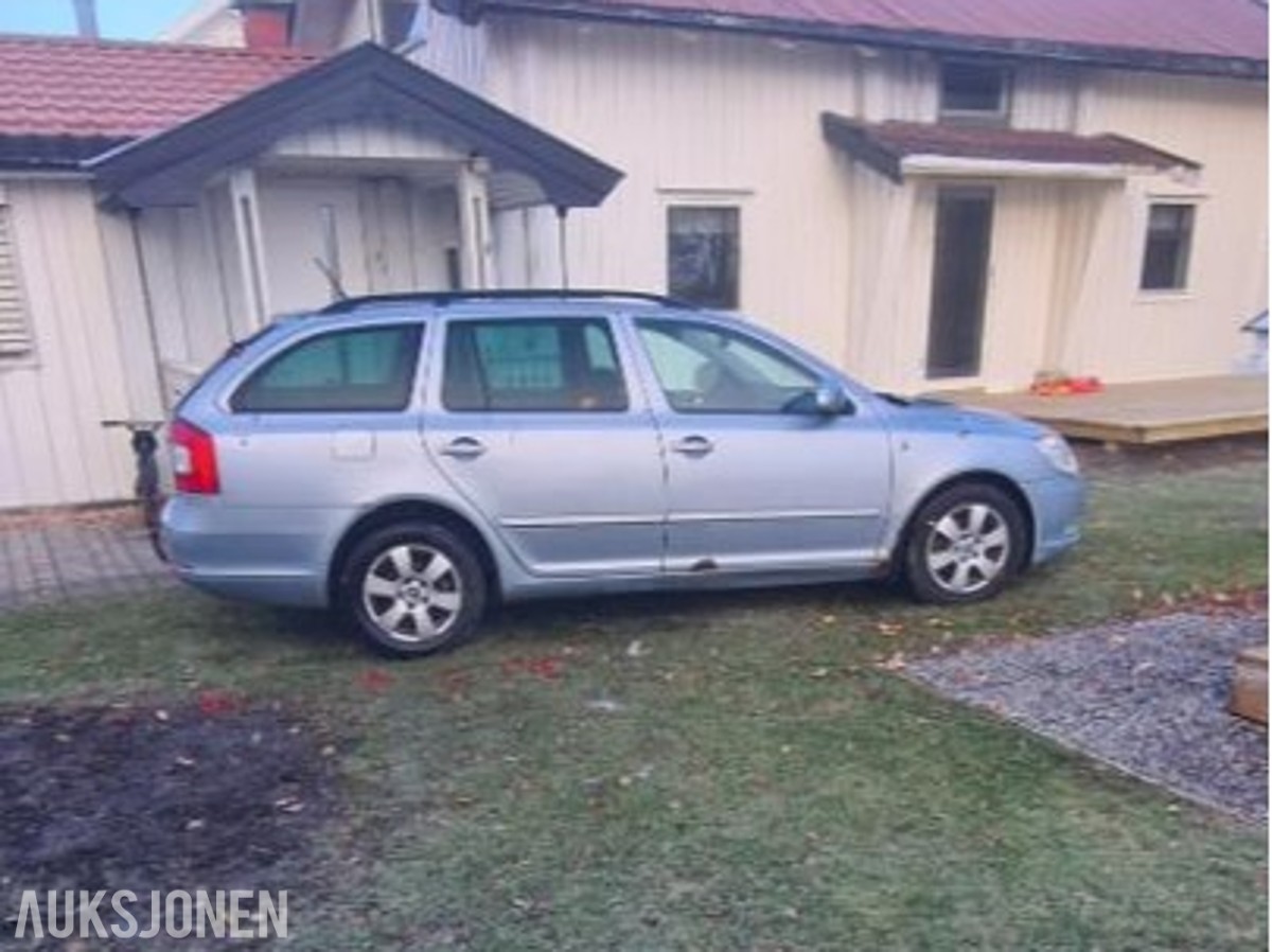2011 Skoda Octavia 1.6 Diesel 105hk Cruisekontroll, Kupevarmer S+V Dekk