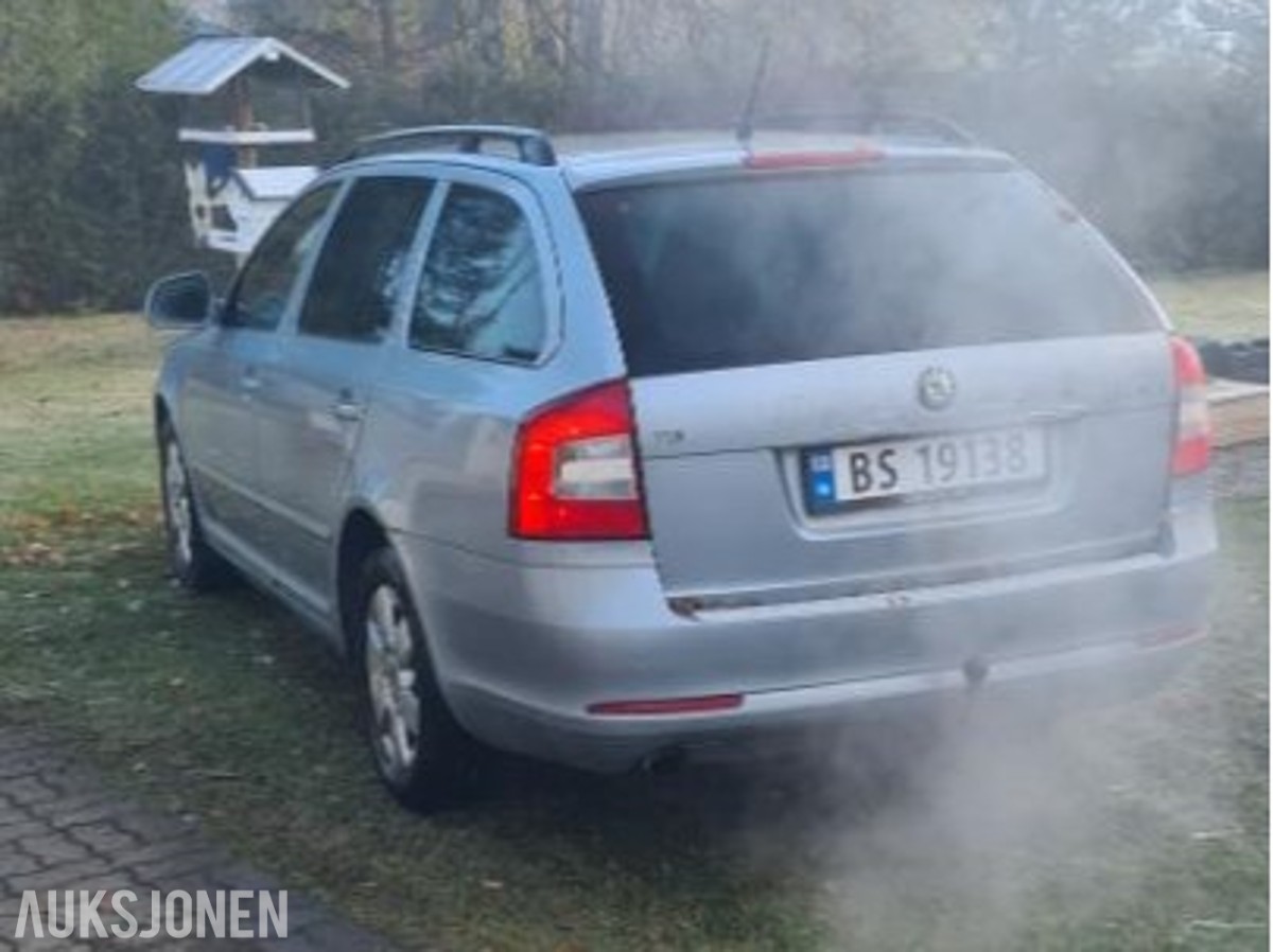 2011 Skoda Octavia 1.6 Diesel 105hk Cruisekontroll, Kupevarmer S+V Dekk