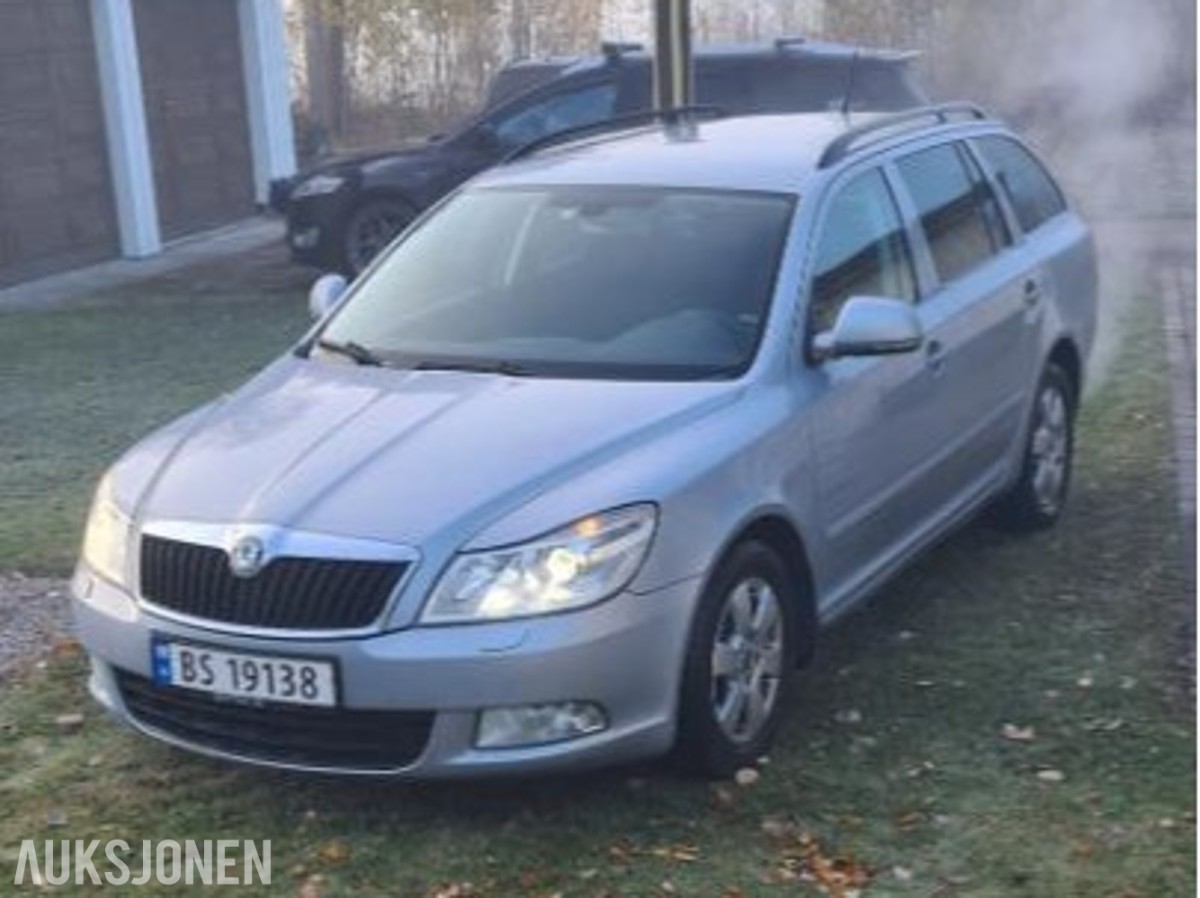 2011 Skoda Octavia 1.6 Diesel 105hk Cruisekontroll, Kupevarmer S+V Dekk