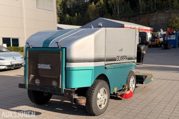 1996 Olympia 2500 ispreparer, 5 377 t, propan, side-tipp, ekstra kniv