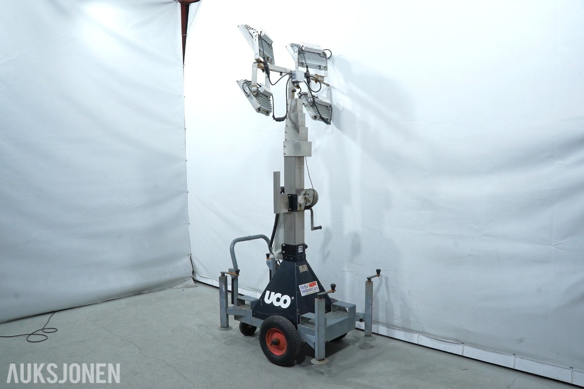 2016 Sky 7m lysmast med 4 Tec-Mar lyskastere med vinsj