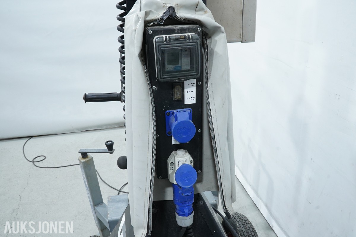 2016 Sky 7m lysmast med 4 Tec-Mar lyskastere med vinsj