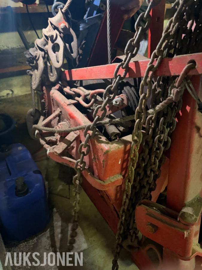 Bakmontert traktorvinsj med kraftoverføringsaksel