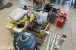 Byggverktøy med Makita og STIHL støvsugere, arbeidsbord og murerutsty