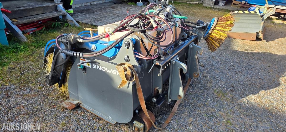 2020 Snowek H150 feiekost, vanntank, sidekost