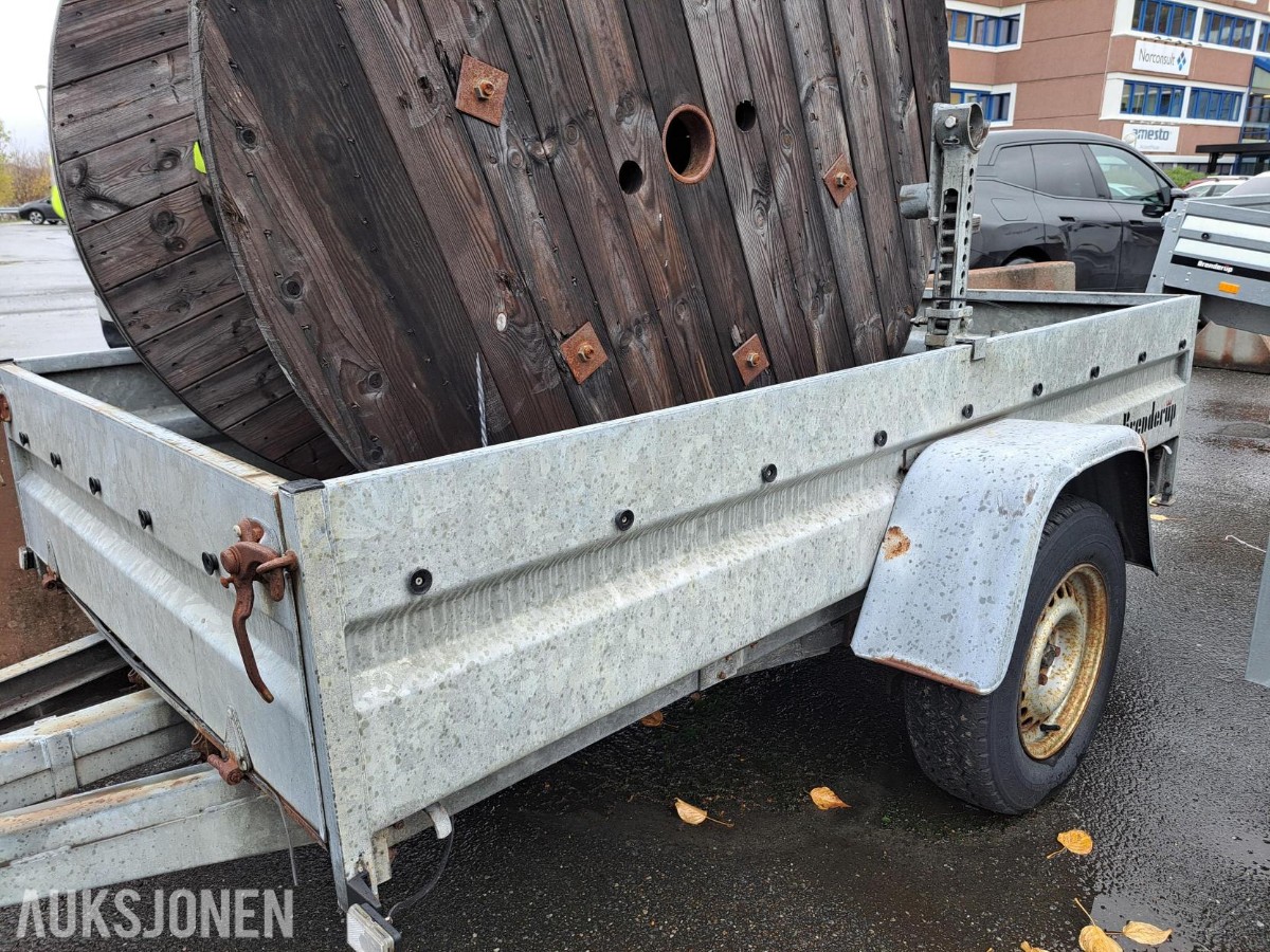 1992 Brenderup Varehenger - Selges som reparasjons objekt