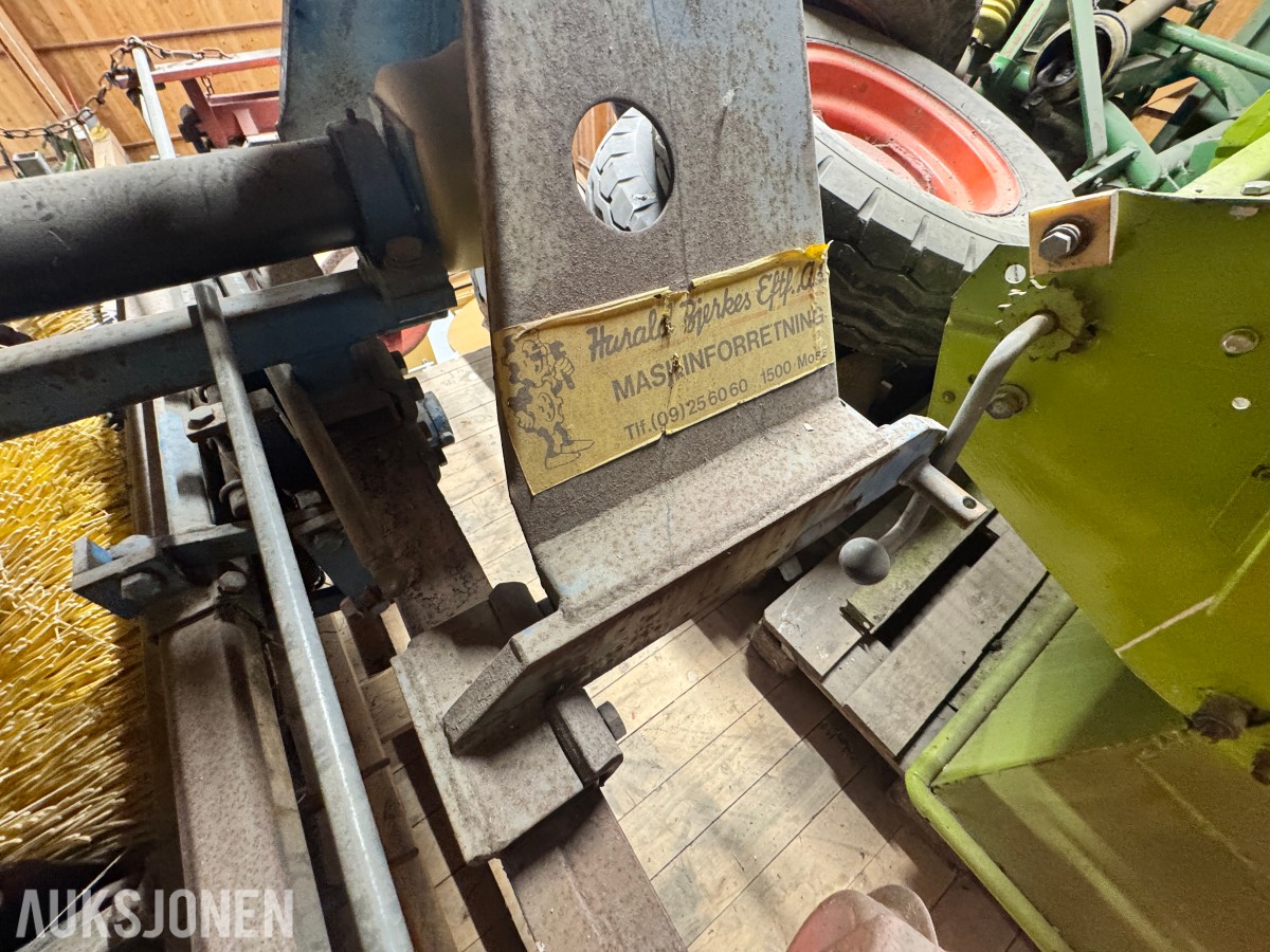 Kostevalse børstemaskin for traktor