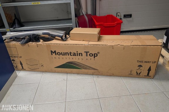 2020 Mountain Top Isuzu D-Max  Mountain Top Roll 