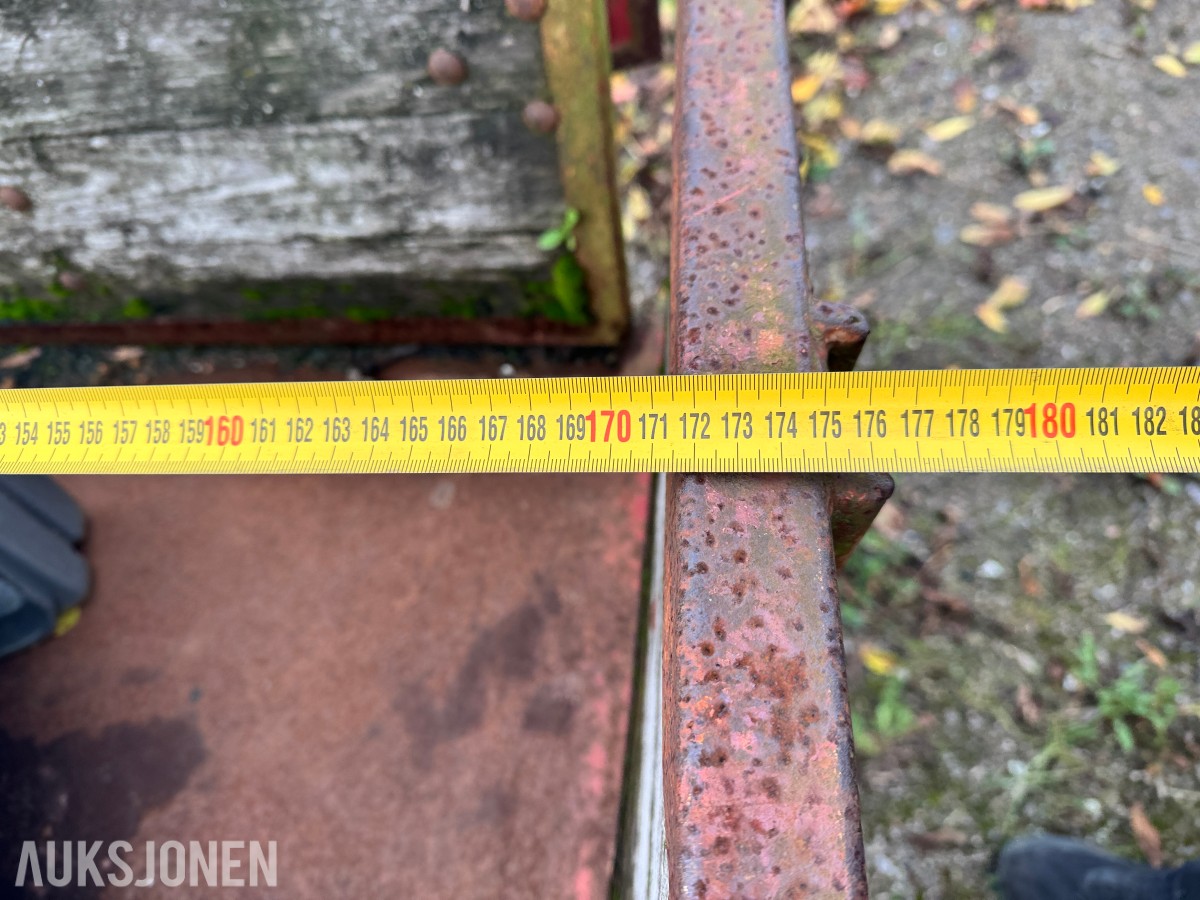 Trevogn-tilhenger med lasteplan