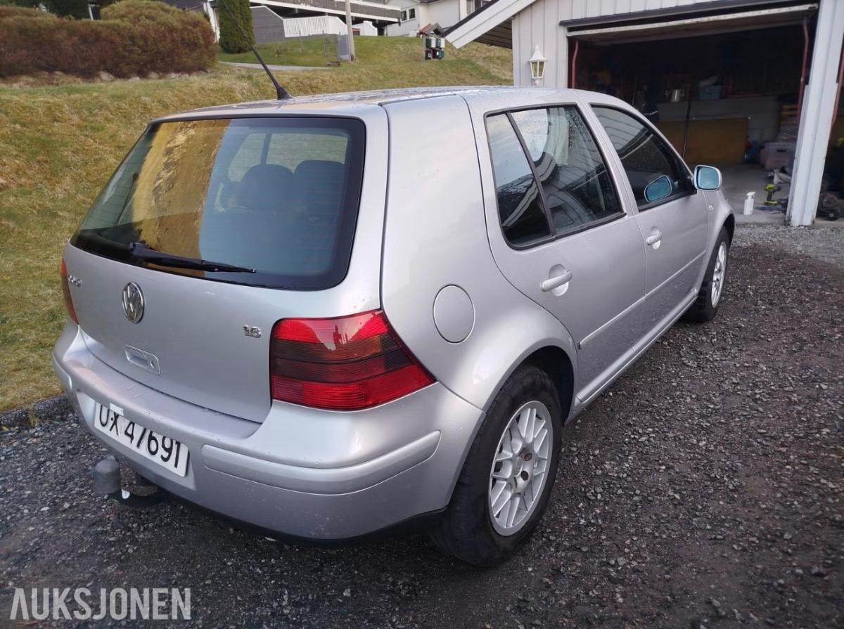 2001 Volkswagen Golf 1.6, 116952km, Reparasjonsobjekt