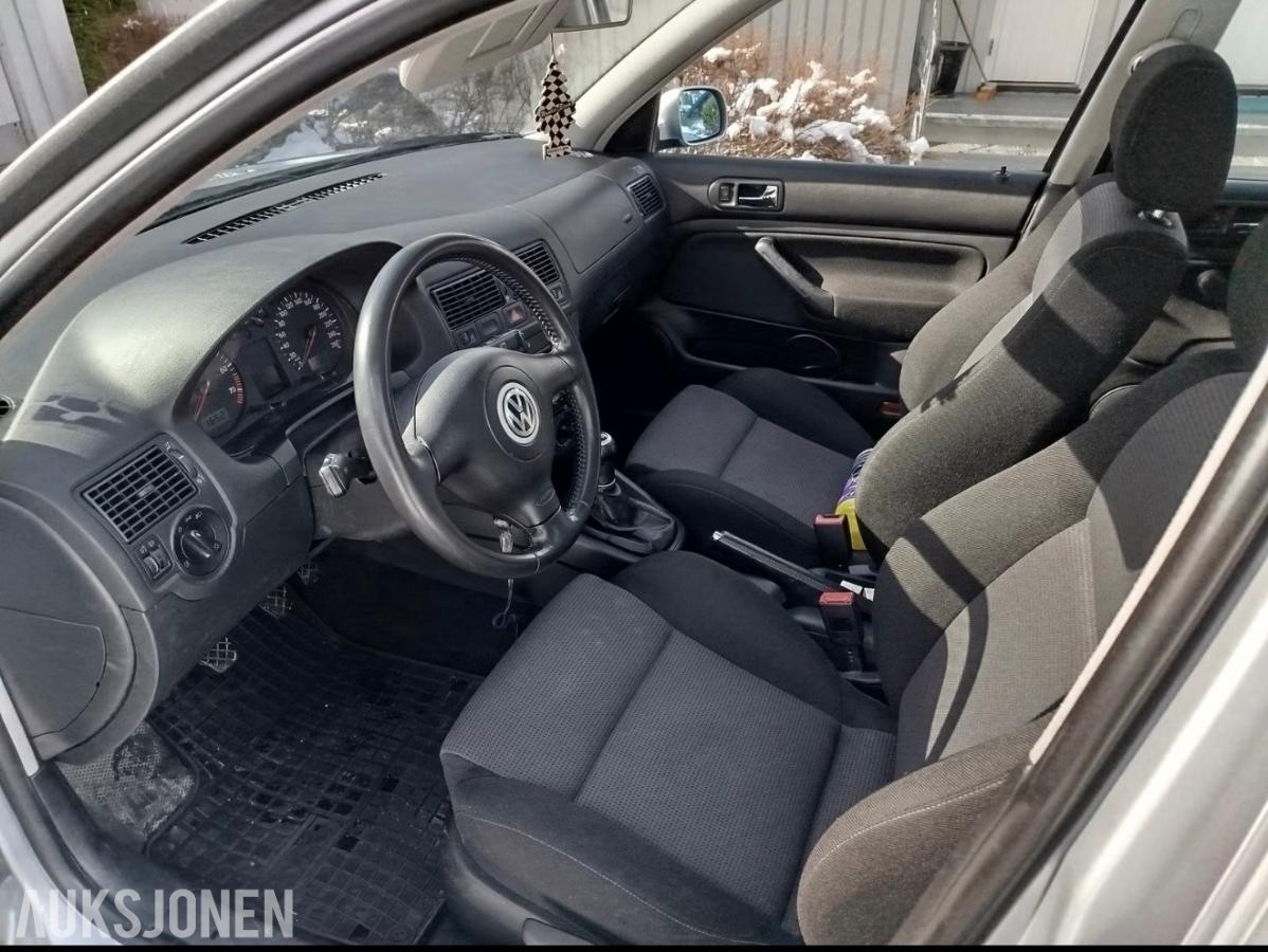 2001 Volkswagen Golf 1.6, 116952km, Reparasjonsobjekt