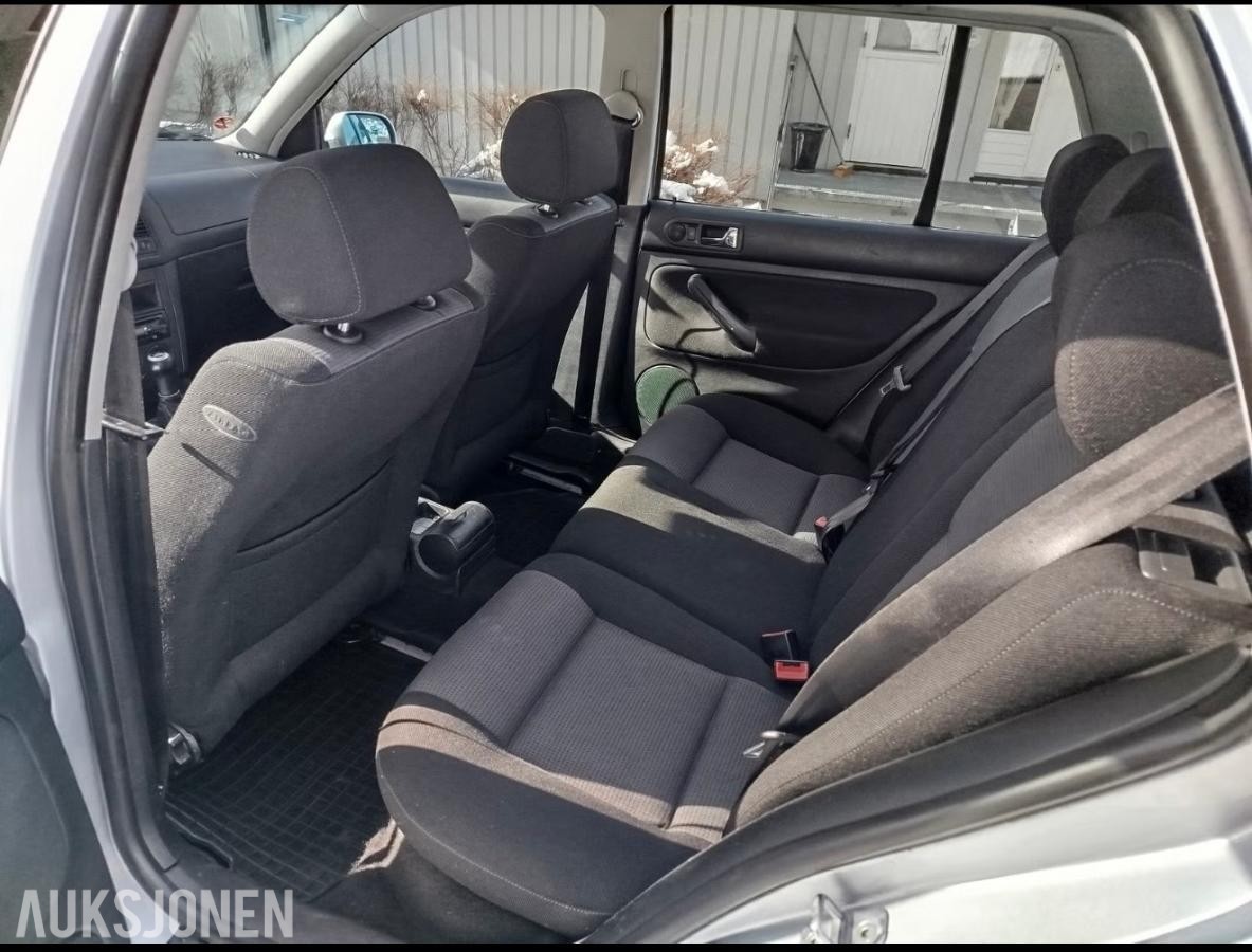 2001 Volkswagen Golf 1.6, 116952km, Reparasjonsobjekt
