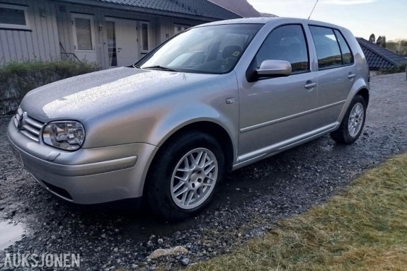 2001 Volkswagen Golf 1.6, 116952km, Reparasjonsobjekt