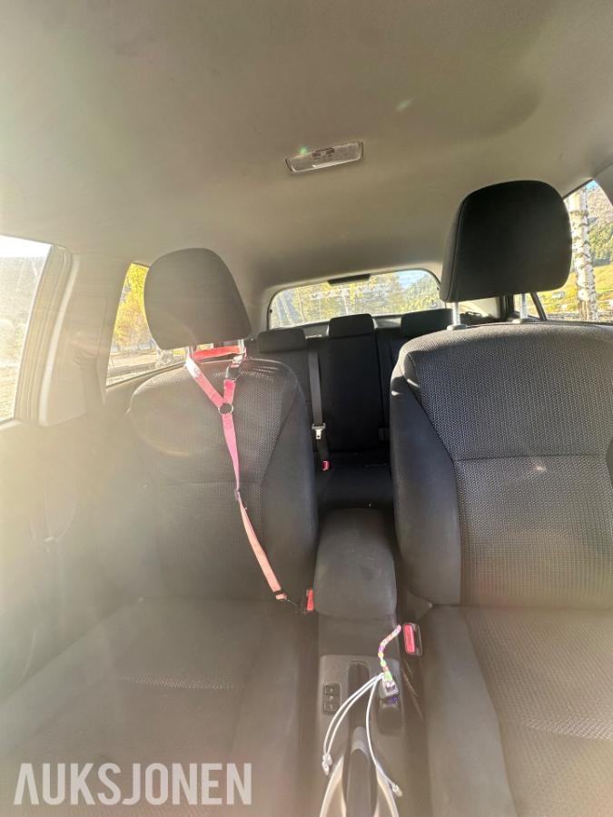 2012 Toyota Auris 1.8 Hybrid 136hk Ryggekamera, S+V dekk Reparasjonsobjekt