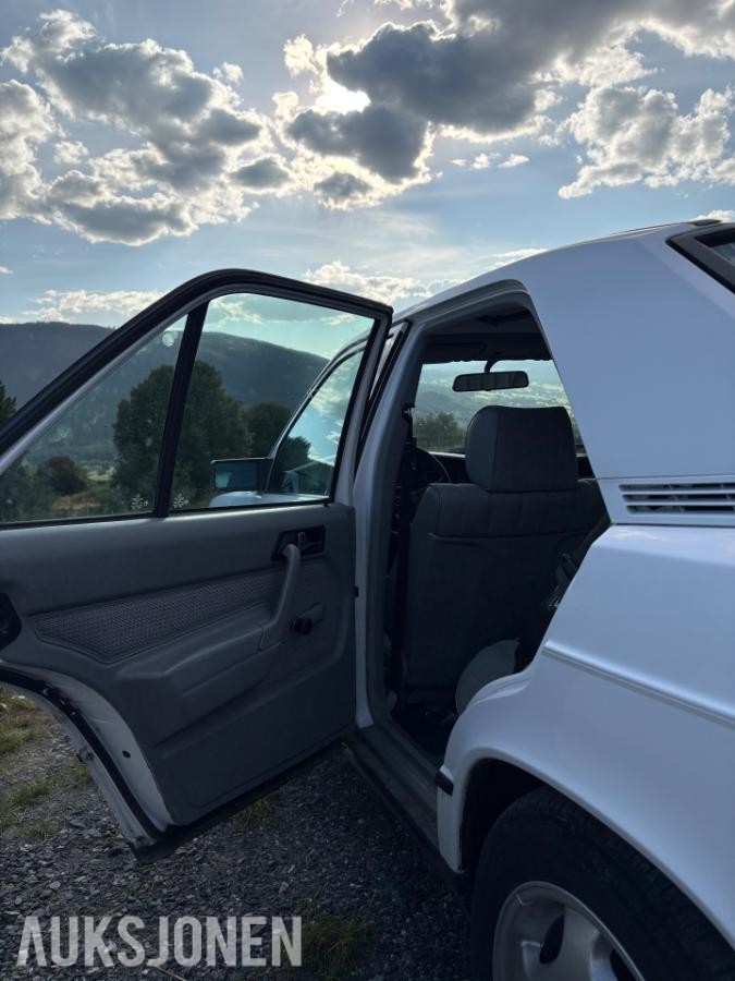 1986 Mercedes-Benz 190E 2.0 122hk automat eu ok 08.2028