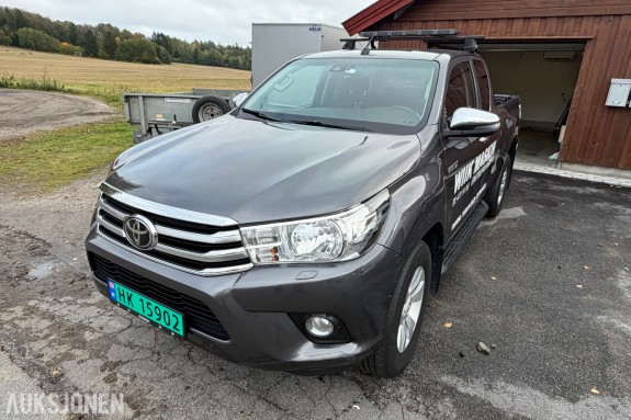 2021 Toyota Hilux X-Cab SR - EU-Godkjent - 4x4 - 2.4 diesel 110 kW - Manuell - 119 012 km - Takstativ med blitsbjelke