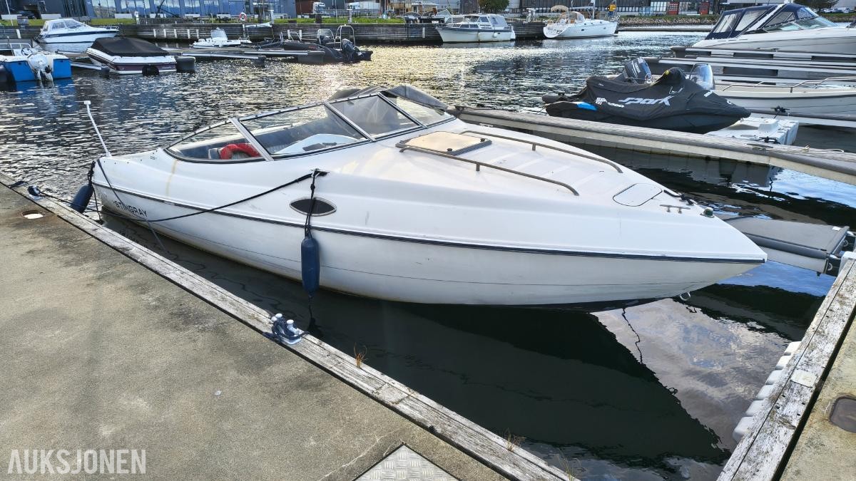 1998 Stingray 609ZP 23 fot Daycruiser med Mercruiser 4.3L V6
