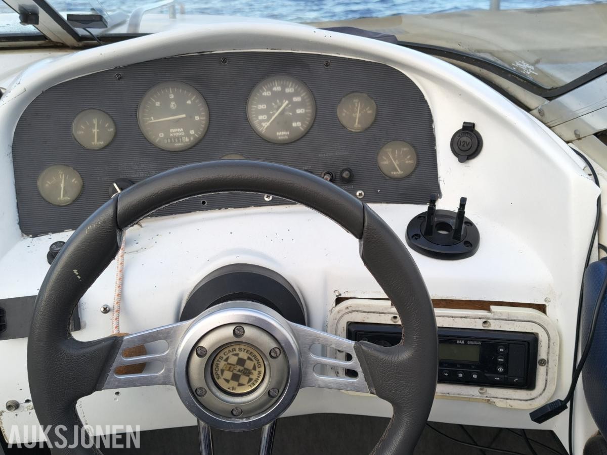 1998 Stingray 609ZP 23 fot Daycruiser med Mercruiser 4.3L V6