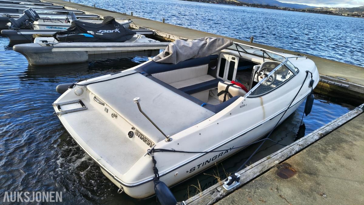 1998 Stingray 609ZP 23 fot Daycruiser med Mercruiser 4.3L V6