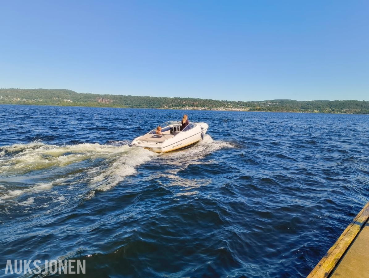 1998 Stingray 609ZP 23 fot Daycruiser med Mercruiser 4.3L V6