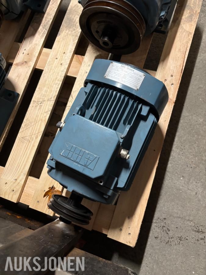 Diverse elektromotorer ABB, FläktWoods, Lönne og ASEA