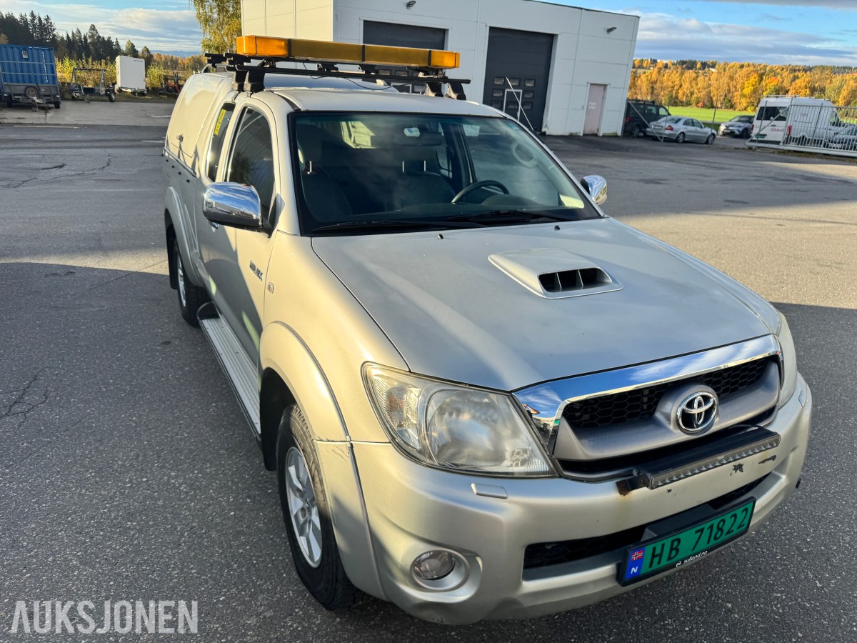 2010 Toyota HILUX 2.5-144 D 4WD, HØY OG LAVSERIE, HENGERFESTE, PLANTOPP
