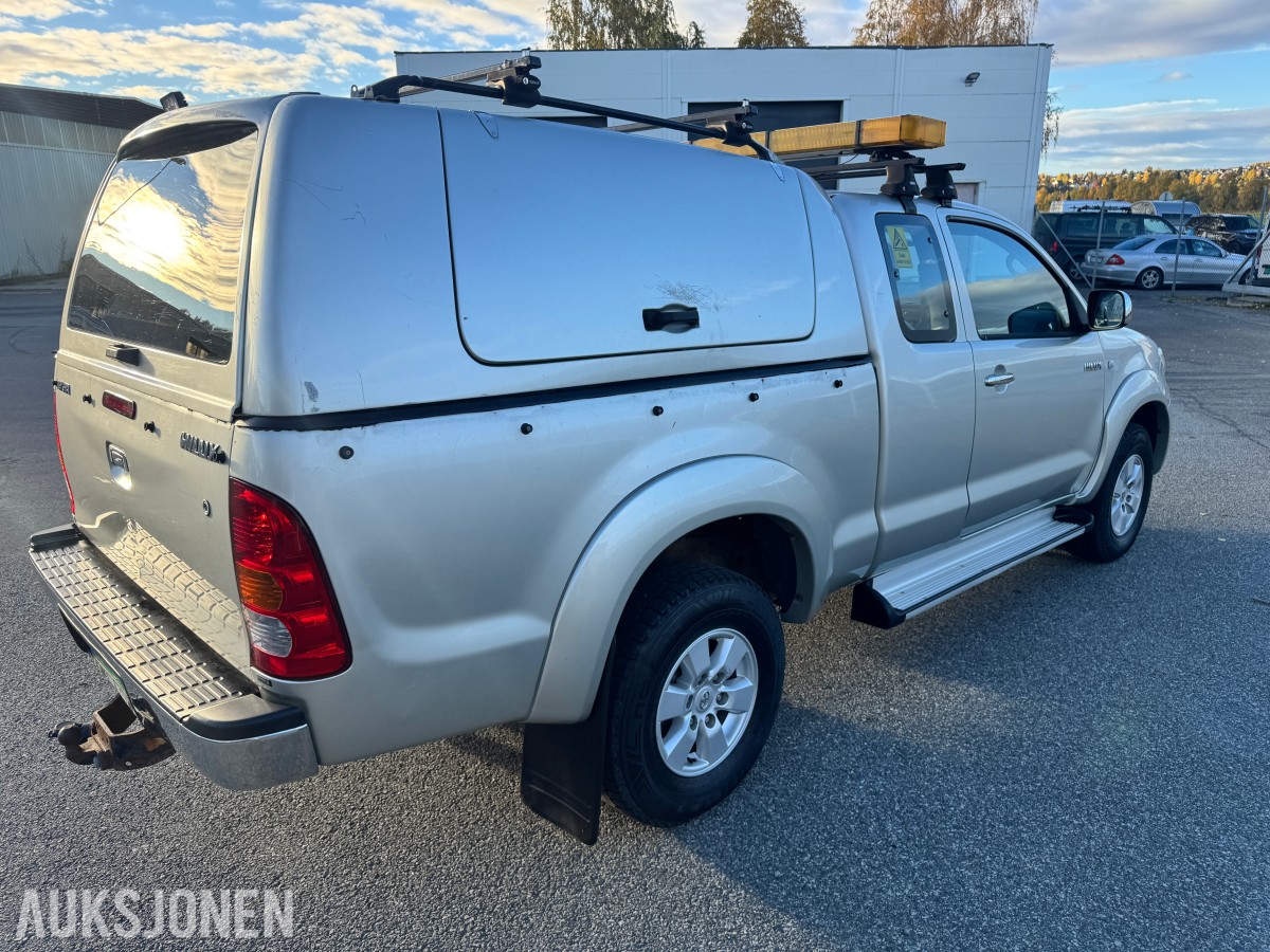 2010 Toyota HILUX 2.5-144 D 4WD, HØY OG LAVSERIE, HENGERFESTE, PLANTOPP