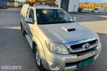 2010 Toyota HILUX 2.5-144 D 4WD, HØY OG LAVSERIE, HENGERFESTE, PLANTOPP