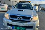 2010 Toyota HILUX 2.5-144 D 4WD, HØY OG LAVSERIE, HENGERFESTE, PLANTOPP