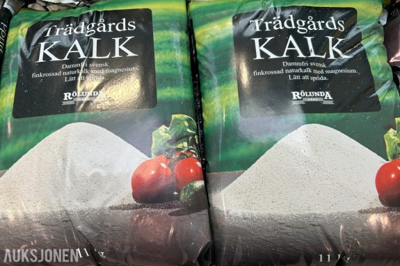 25 sekker 11 kg Kalk strø, fin kalk lett å strø
