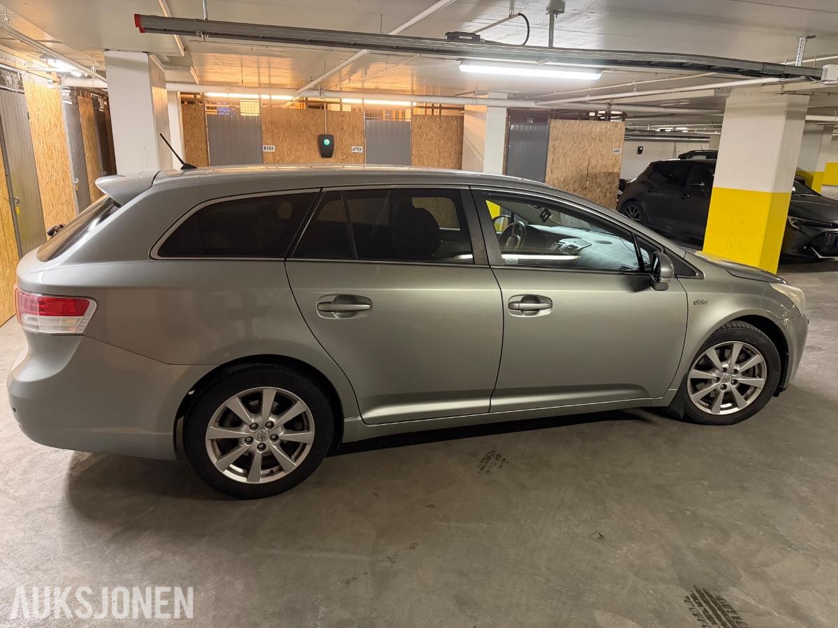 2010 Toyota Avensis 2.2 150hk automat cruisekontroll keyless eu ok 04.2028