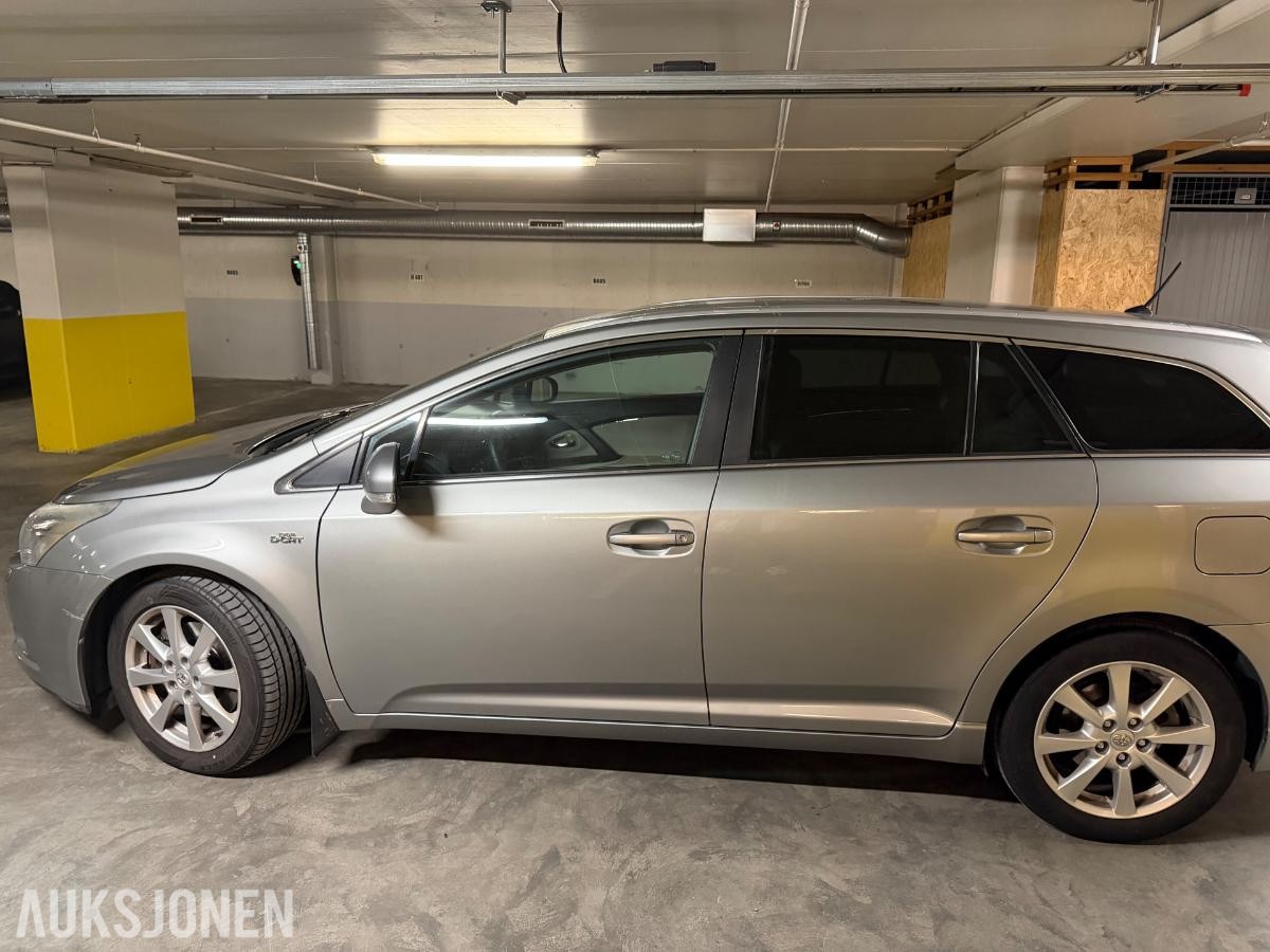 2010 Toyota Avensis 2.2 150hk automat cruisekontroll keyless eu ok 04.2028