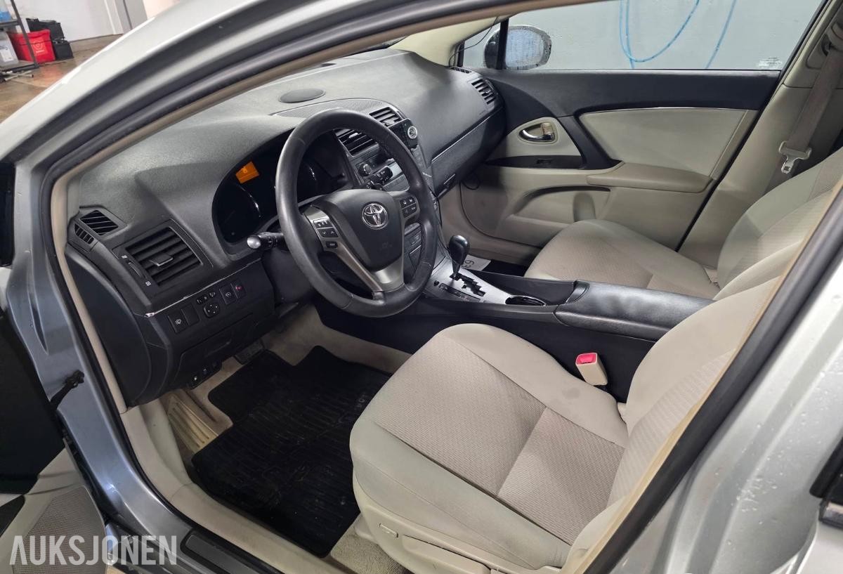 2010 Toyota Avensis 2.2 150hk automat cruisekontroll keyless eu ok 04.2028