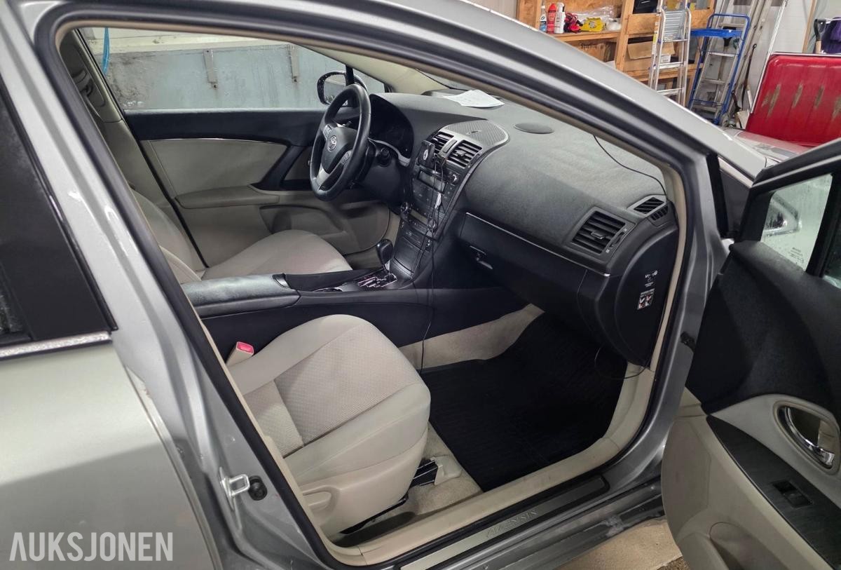 2010 Toyota Avensis 2.2 150hk automat cruisekontroll keyless eu ok 04.2028