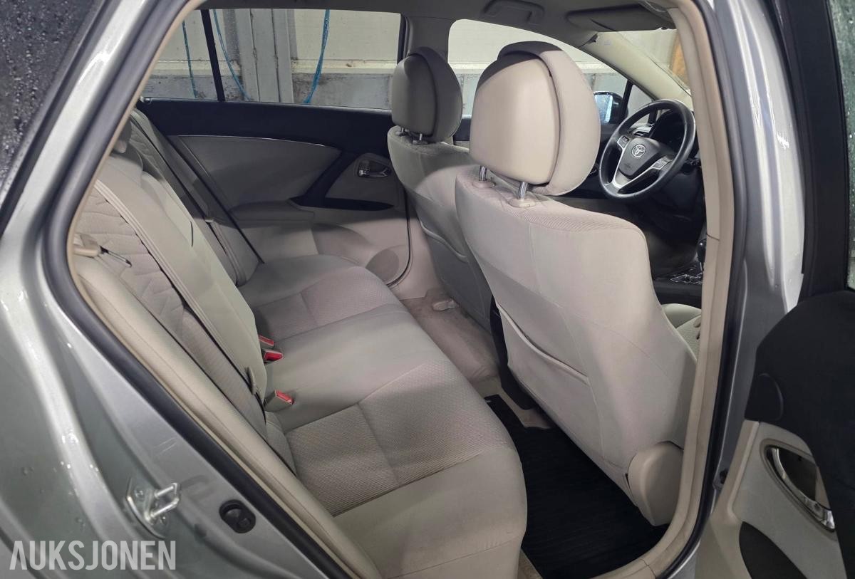 2010 Toyota Avensis 2.2 150hk automat cruisekontroll keyless eu ok 04.2028