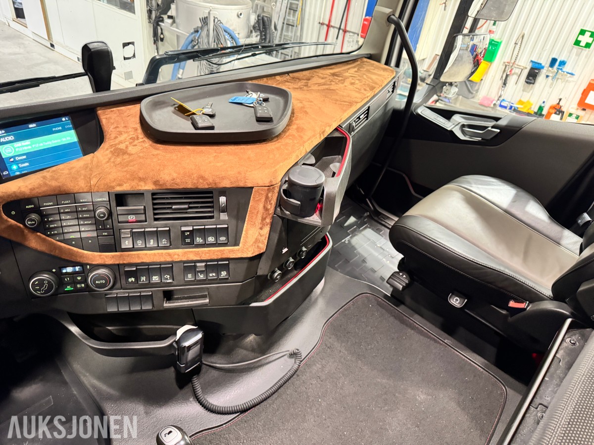 2020 Volvo FH540 tankbil med 15000 liter tank. EURO 6