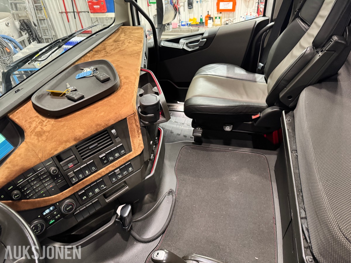 2020 Volvo FH540 tankbil med 15000 liter tank. EURO 6