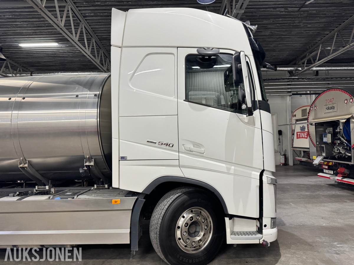 2020 Volvo FH540 tankbil med 15000 liter tank. EURO 6