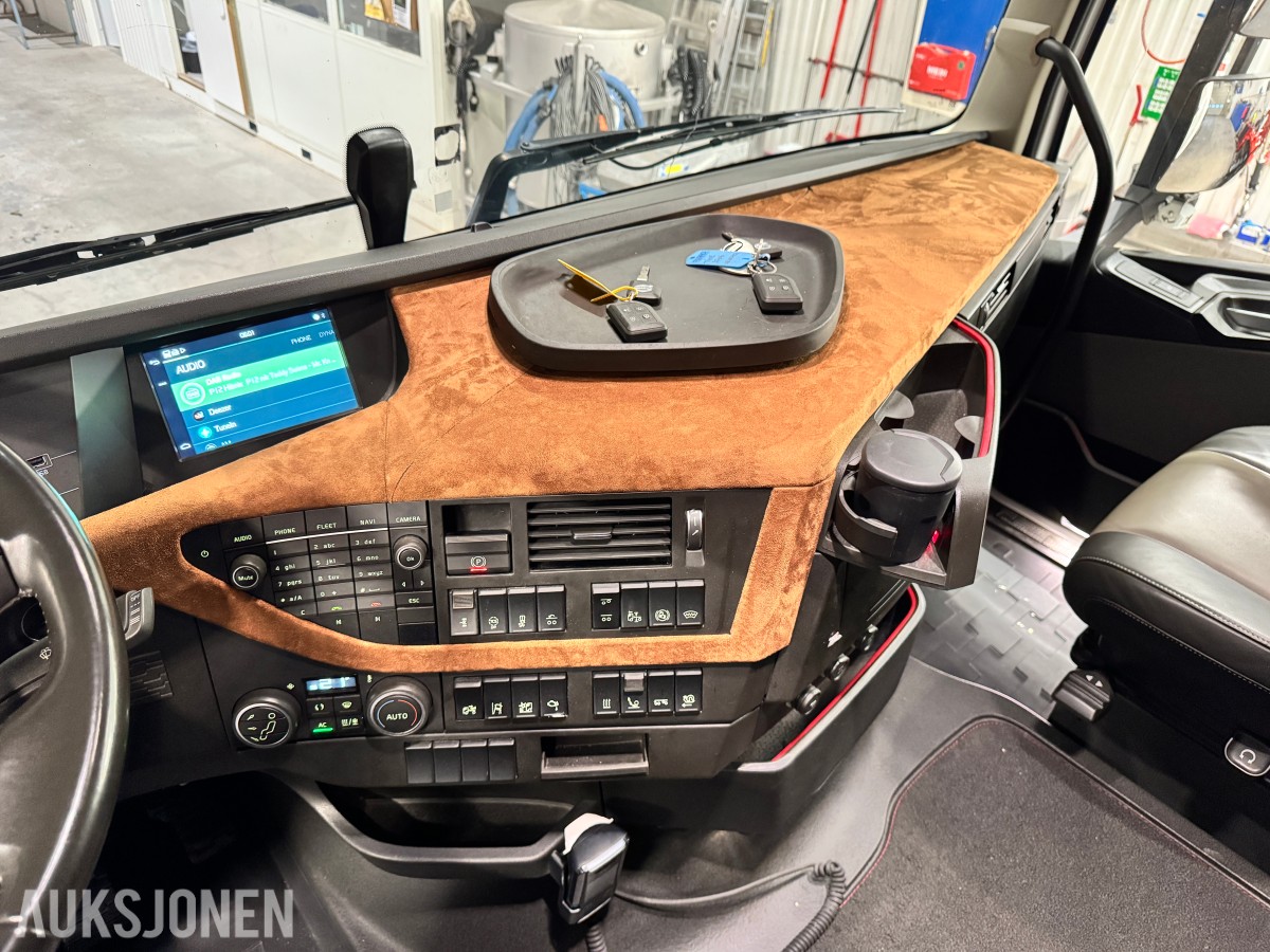 2020 Volvo FH540 tankbil med 15000 liter tank. EURO 6