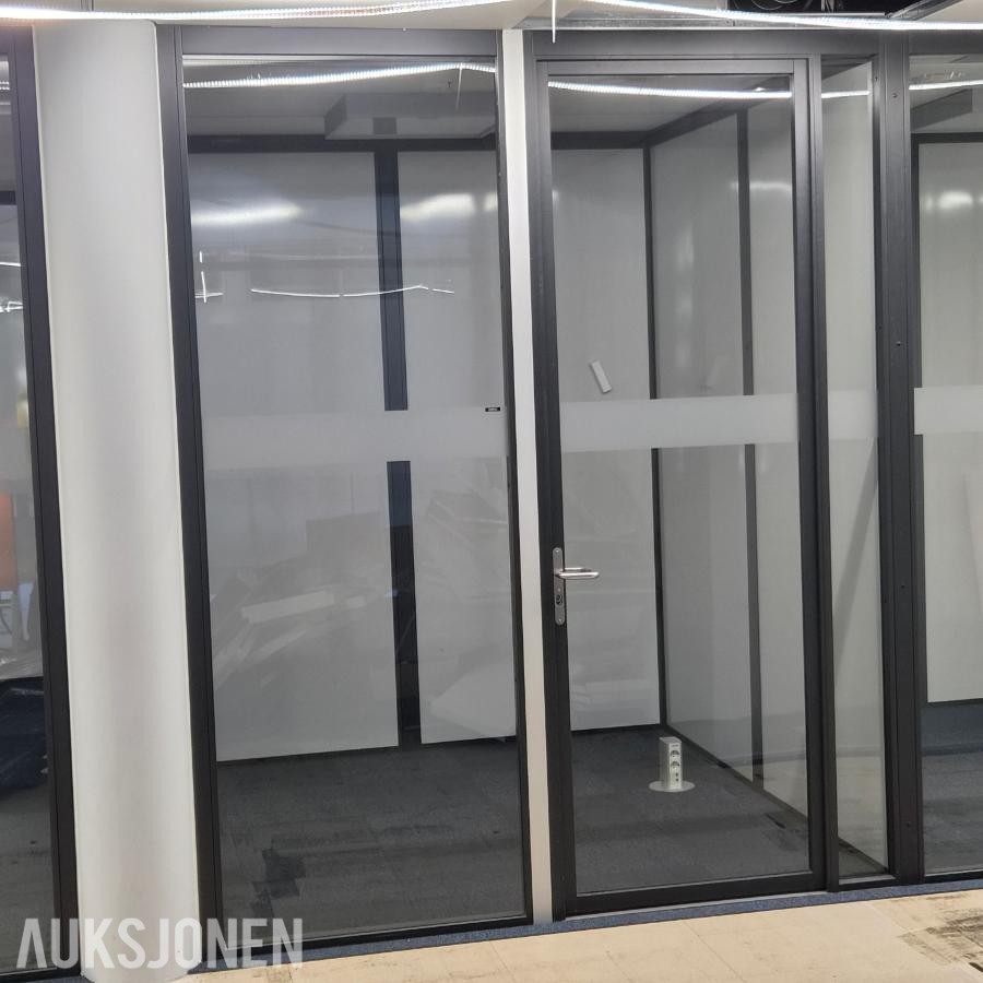 Glassvegg med glassdør – bredde 220 cm, høyde 270 cm