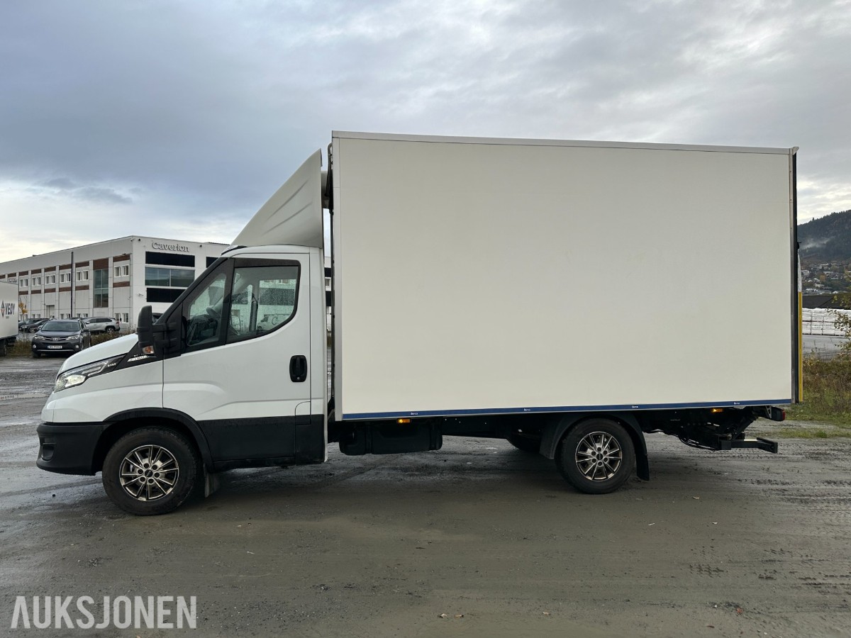 2022 Iveco Daily 35S16 skapbil, 8 paller, bakløfter, varme i skap