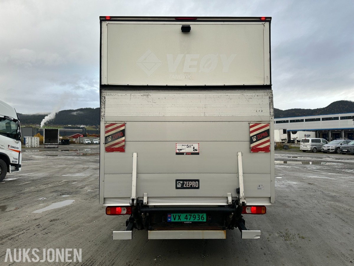 2022 Iveco Daily 35S16 skapbil, 8 paller, bakløfter, varme i skap