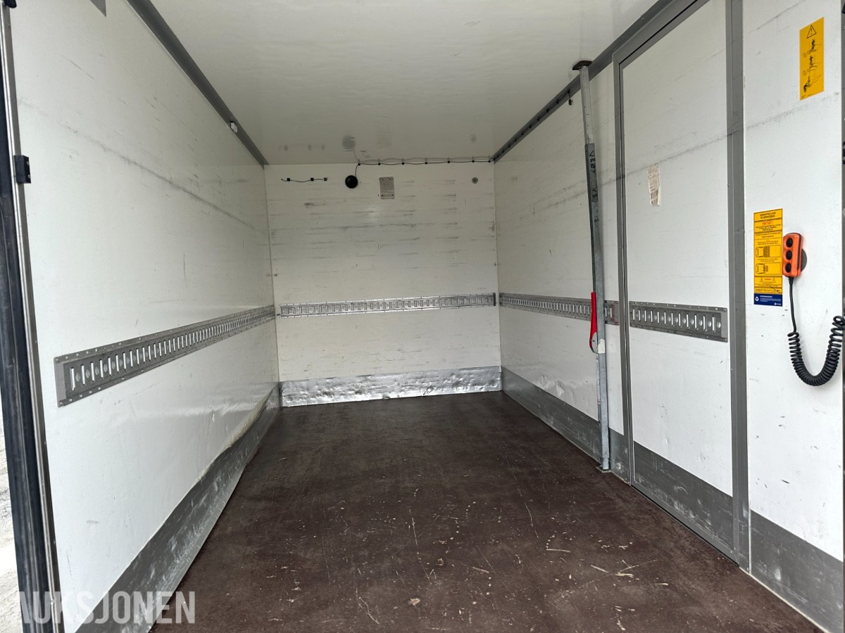 2022 Iveco Daily 35S16 skapbil, 8 paller, bakløfter, varme i skap