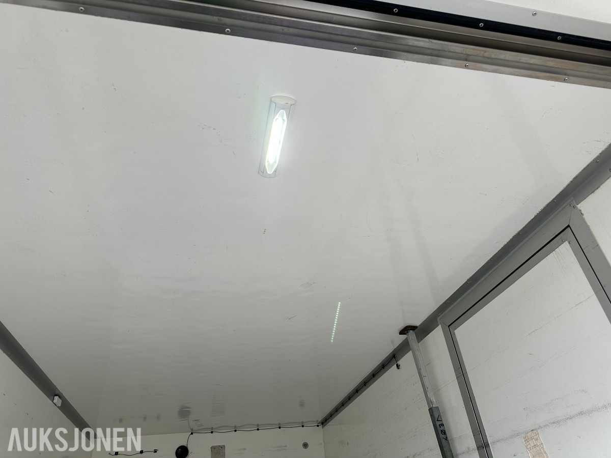 2022 Iveco Daily 35S16 skapbil, 8 paller, bakløfter, varme i skap