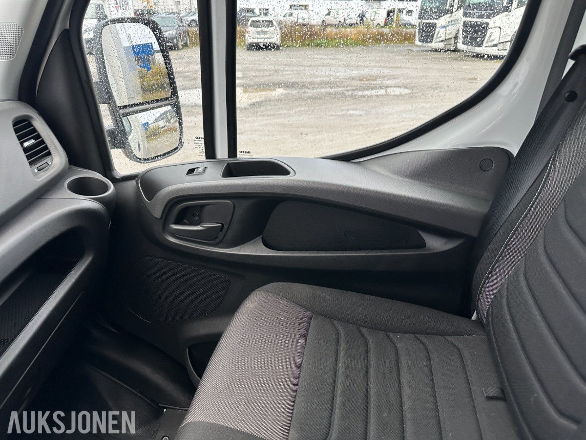 2022 Iveco Daily 35S16 skapbil, 8 paller, bakløfter, varme i skap